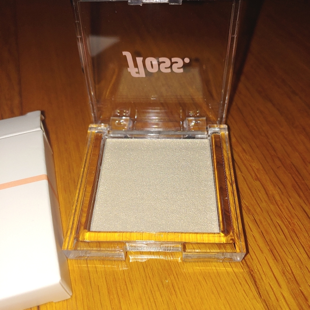 Sunlit Brighten Up Highlighter Floss beauty